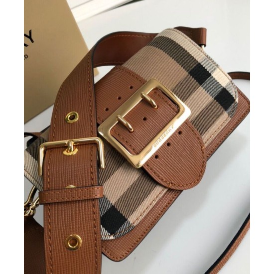 Replica di lusso Borsa a tracolla piccola con fibbia Burberry Caffè Imitazioni Cloni Borsa a tracolla piccola con fibbia Burberry Caffè firmate