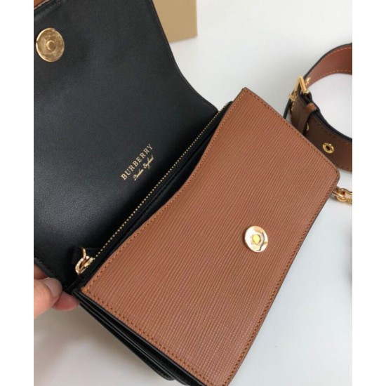 Replica di lusso Borsa a tracolla piccola con fibbia Burberry Caffè Imitazioni Cloni Borsa a tracolla piccola con fibbia Burberry Caffè firmate