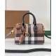 Replica di lusso Mini borsa bowling con motivo a quadri Burberry Imitazioni Cloni Mini borsa bowling con motivo a quadri Burberry firmate