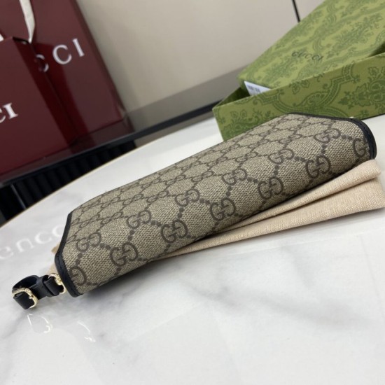 Replica di lusso Pari imitazione Portafoglio Gucci GG Emblem Zip Around 821803/819122 Nero Imitazioni Cloni Pari replica imitazione Portafoglio Gucci GG Emblem Zip Around 821803/819122 Nero firmate