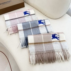 Replica di lusso Alta gamma Sciarpa Cashmere Burberry Equestrian Knight Check 32 x 180 Rosa Imitazioni Cloni Alta gamma replica Sciarpa Cashmere Burberry Equestrian Knight Check 32 x 180 Rosa firmate