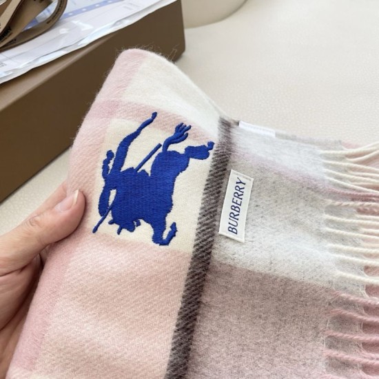 Replica di lusso Alta gamma Sciarpa Cashmere Burberry Equestrian Knight Check 32 x 180 Rosa Imitazioni Cloni Alta gamma replica Sciarpa Cashmere Burberry Equestrian Knight Check 32 x 180 Rosa firmate