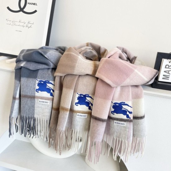 Replica di lusso Alta gamma Sciarpa Cashmere Burberry Equestrian Knight Check 32 x 180 Grigio Imitazioni Cloni Alta gamma replica Sciarpa Cashmere Burberry Equestrian Knight Check 32 x 180 Grigio firmate