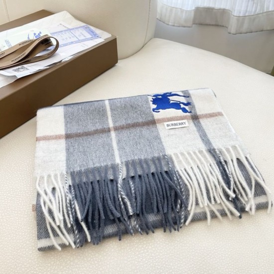 Replica di lusso Alta gamma Sciarpa Cashmere Burberry Equestrian Knight Check 32 x 180 Grigio Imitazioni Cloni Alta gamma replica Sciarpa Cashmere Burberry Equestrian Knight Check 32 x 180 Grigio firmate