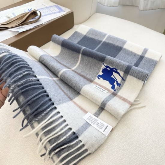 Replica di lusso Alta gamma Sciarpa Cashmere Burberry Equestrian Knight Check 32 x 180 Grigio Imitazioni Cloni Alta gamma replica Sciarpa Cashmere Burberry Equestrian Knight Check 32 x 180 Grigio firmate
