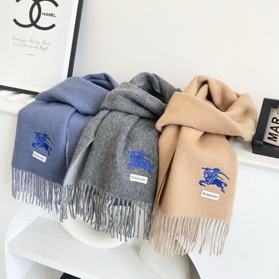 Replica di lusso Sciarpa reversibile cashmere classico Burberry 32 x 180 Marrone/grigio Imitazioni Cloni Sciarpa reversibile cashmere classico Burberry 32 x 180 Marrone/grigio firmate