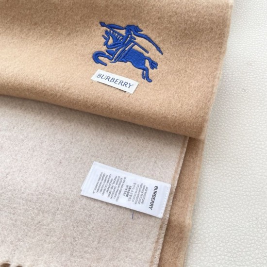 Replica di lusso Sciarpa reversibile cashmere classico Burberry 32 x 180 Marrone/grigio Imitazioni Cloni Sciarpa reversibile cashmere classico Burberry 32 x 180 Marrone/grigio firmate