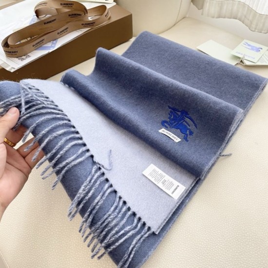Replica di lusso Sciarpa reversibile cashmere classico Burberry 32 x 180 blu/grigio Imitazioni Cloni Sciarpa reversibile cashmere classico Burberry 32 x 180 blu/grigio firmate