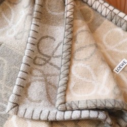 Replica di lusso Coperta cashmere a quadri Loewe Anagram Beige 135 x 170 Imitazioni Cloni Coperta cashmere a quadri Loewe Anagram Beige 135 x 170 firmate