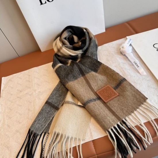 Replica di lusso Sciarpa Loewe double-face cashmere con motivo a scacchi 30 x 180 Imitazioni Cloni Sciarpa Loewe double-face cashmere con motivo a scacchi 30 x 180 firmate