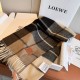 Replica di lusso Sciarpa Loewe double-face cashmere con motivo a scacchi 30 x 180 Imitazioni Cloni Sciarpa Loewe double-face cashmere con motivo a scacchi 30 x 180 firmate