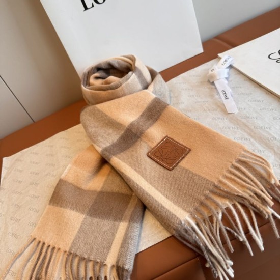 Replica di lusso falso Sciarpa Loewe double-face cashmere con motivo a scacchi 30 x 180 Marrone Imitazioni Cloni falso Sciarpa Loewe double-face cashmere con motivo a scacchi 30 x 180 Marrone firmate