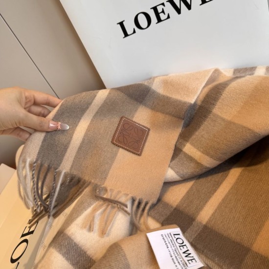 Replica di lusso falso Sciarpa Loewe double-face cashmere con motivo a scacchi 30 x 180 Marrone Imitazioni Cloni falso Sciarpa Loewe double-face cashmere con motivo a scacchi 30 x 180 Marrone firmate