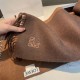 Replica di lusso Sciarpa reversibile cashmere Loewe 30 x 180 Marrone Imitazioni Cloni Sciarpa reversibile cashmere Loewe 30 x 180 Marrone firmate