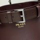 Replica di lusso Borse a secchiello con fibbia Prada Borgogna Imitazioni Cloni Borse a secchiello con fibbia Prada Borgogna firmate