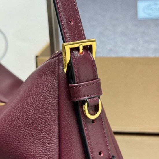 Replica di lusso Borsa a tracolla Prada Aimée media bordeaux Imitazioni Cloni Borsa a tracolla Prada Aimée media bordeaux firmate