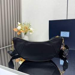 Replica di lusso Borsa a tracolla Prada Re-Nylon Demi-Lune 1BH222 nera Imitazioni Replica Perfetta Borsa a tracolla Prada Re-Nylon Demi-Lune 1BH222 nera firmate