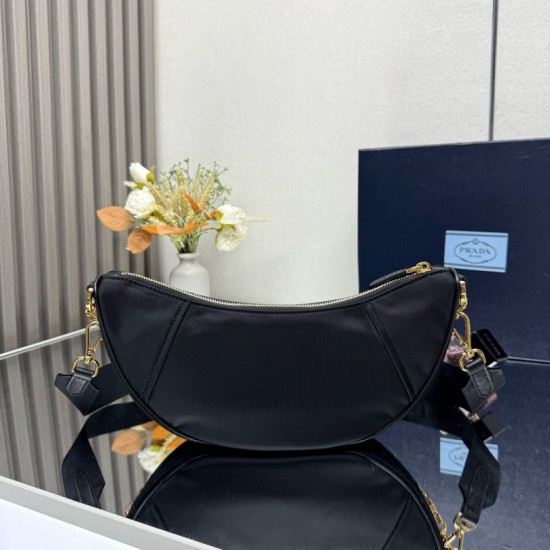 Replica di lusso Borsa a tracolla Prada Re-Nylon Demi-Lune 1BH222 nera Imitazioni Replica Perfetta Borsa a tracolla Prada Re-Nylon Demi-Lune 1BH222 nera firmate