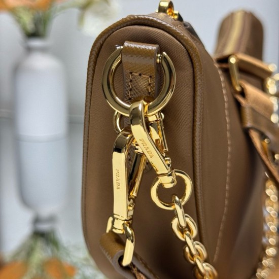 Replica di lusso Borsa a tracolla Prada Re-Nylon Demi-Lune 1BH222 marrone Imitazioni Cloni Borsa a tracolla Prada Re-Nylon Demi-Lune 1BH222 marrone firmate