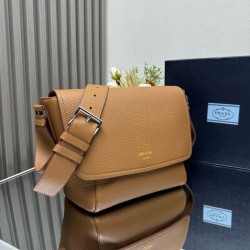 Replica di lusso Borse Alta Qualità a tracolla Prada messenger 2VD069 marrone Imitazioni Cloni Borse Replica Alta Qualità a tracolla Prada messenger 2VD069 marrone firmate