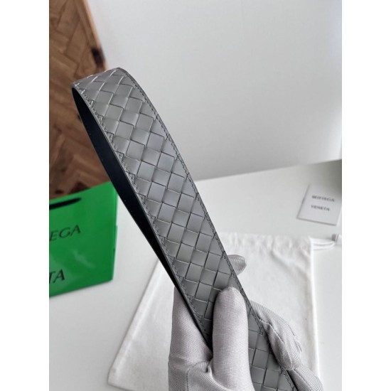 Replica di lusso Alta gamma Cintura reversibile da uomo Bottega Veneta Intreccio Grigio Imitazioni Cloni Alta gamma replica Cintura reversibile da uomo Bottega Veneta Intreccio Grigio firmate