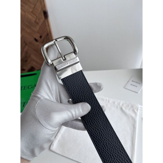 Replica di lusso Alta gamma Cintura reversibile in pelle da uomo BV Nero/Blu Imitazioni Cloni Alta gamma replica Cintura reversibile in pelle da uomo BV Nero/Blu firmate
