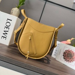 Cloni Bora Pari replica a tracolla Loewe Hammock Slice Giallo firmate