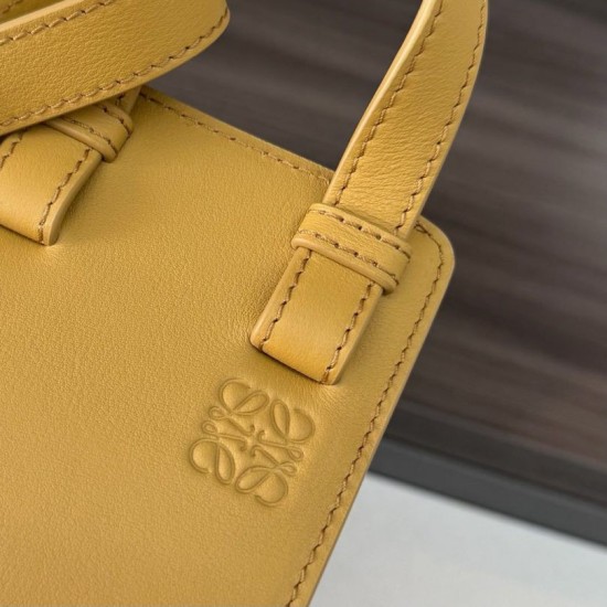 Cloni Bora Pari replica a tracolla Loewe Hammock Slice Giallo firmate