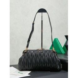 Pochette Miu Miu Caprice trapuntata nappa 5BF130 Nero Pochette Miu Miu Caprice trapuntata nappa 5BF130 Nero