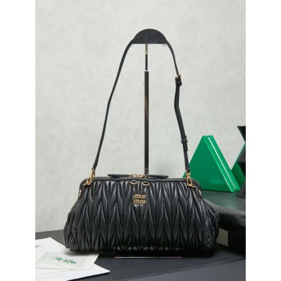 Replica di lusso Pochette Miu Miu Caprice trapuntata nappa 5BF130 Nero Imitazioni Cloni Pochette Miu Miu Caprice trapuntata nappa 5BF130 Nero firmate