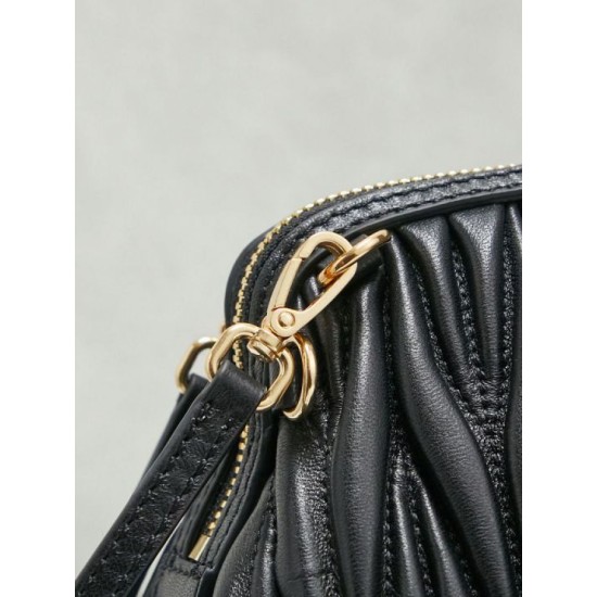 Replica di lusso Pochette Miu Miu Caprice trapuntata nappa 5BF130 Nero Imitazioni Cloni Pochette Miu Miu Caprice trapuntata nappa 5BF130 Nero firmate