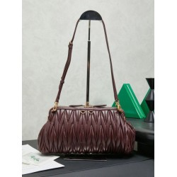Pochette Miu Miu Caprice trapuntata nappa 5BF130 Borgogna Pochette Miu Miu Caprice trapuntata nappa 5BF130 Borgogna