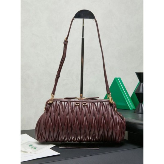 Replica di lusso Pochette Miu Miu Caprice trapuntata nappa 5BF130 Borgogna Imitazioni Cloni Pochette Miu Miu Caprice trapuntata nappa 5BF130 Borgogna firmate