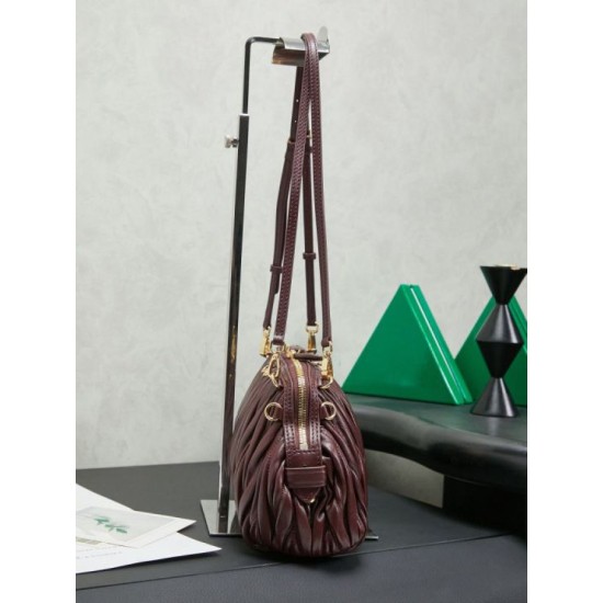 Replica di lusso Pochette Miu Miu Caprice trapuntata nappa 5BF130 Borgogna Imitazioni Cloni Pochette Miu Miu Caprice trapuntata nappa 5BF130 Borgogna firmate