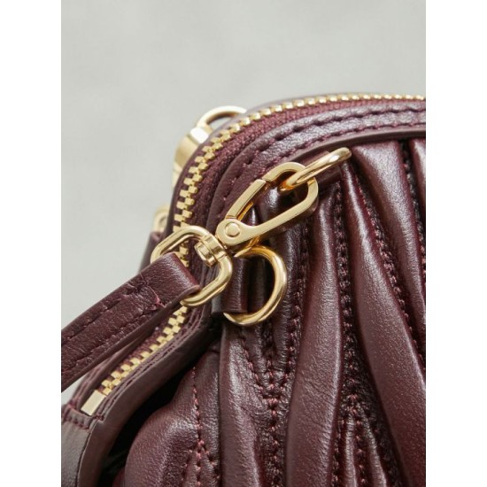 Replica di lusso Pochette Miu Miu Caprice trapuntata nappa 5BF130 Borgogna Imitazioni Cloni Pochette Miu Miu Caprice trapuntata nappa 5BF130 Borgogna firmate