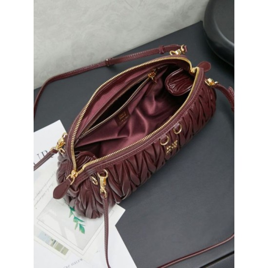 Replica di lusso Pochette Miu Miu Caprice trapuntata nappa 5BF130 Borgogna Imitazioni Cloni Pochette Miu Miu Caprice trapuntata nappa 5BF130 Borgogna firmate
