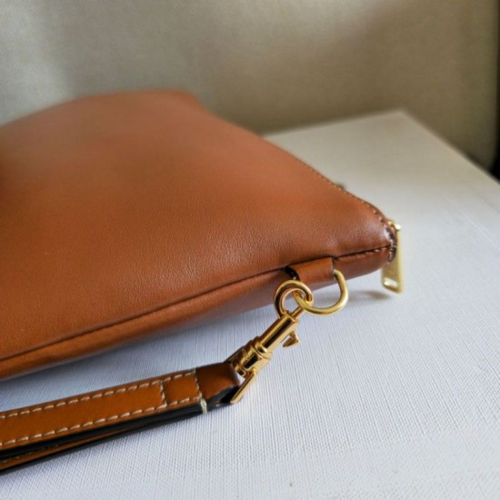 Cloni Piccola pochette Celine con tracolla pelle di vitello liscia Marrone firmate