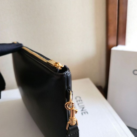 Replica di lusso Piccola pochette Celine con tracolla pelle di vitello liscia Nero Imitazioni Cloni Piccola pochette Celine con tracolla pelle di vitello liscia Nero firmate
