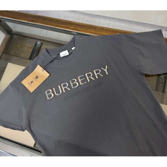 Replica di lusso Burberry T-shirt unisex a maniche corte con scollo rotondo 01 Imitazioni Cloni Burberry T-shirt unisex a maniche corte con scollo rotondo 01 firmate