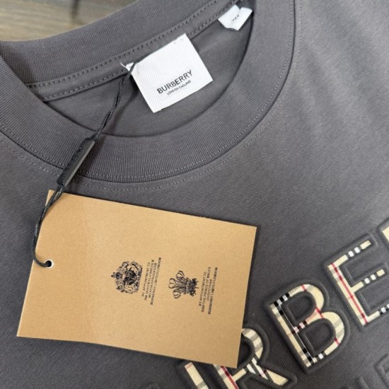 Replica di lusso Burberry T-shirt unisex a maniche corte con scollo rotondo 01 Imitazioni Cloni Burberry T-shirt unisex a maniche corte con scollo rotondo 01 firmate