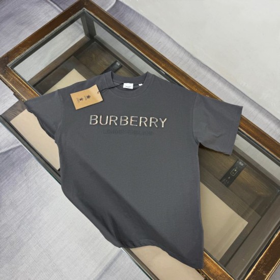 Replica di lusso Burberry T-shirt unisex a maniche corte con scollo rotondo 01 Imitazioni Cloni Burberry T-shirt unisex a maniche corte con scollo rotondo 01 firmate