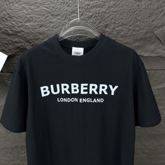 Replica di lusso Burberry T-shirt unisex a maniche corte con logo Imitazioni Cloni Burberry T-shirt unisex a maniche corte con logo firmate
