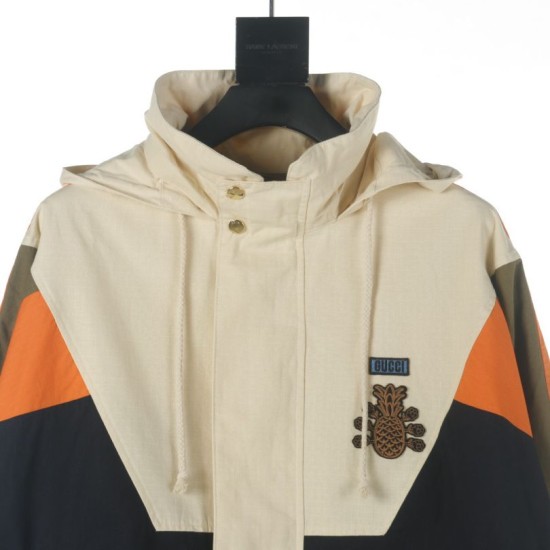 Replica di lusso Giacca Gucci con cappuccio e tasca con cerniera ricamata Imitazioni Cloni Giacca Gucci con cappuccio e tasca con cerniera ricamata firmate