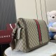 Cloni Gucci grandi cambiamenti nelle loro mani due-otto barre firmate