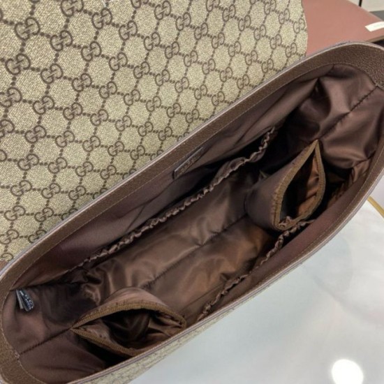 Cloni Gucci grandi cambiamenti nelle loro mani due-otto barre firmate