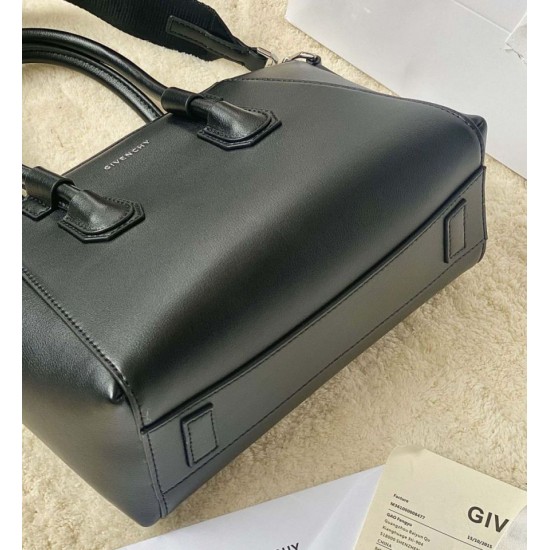 Replica di lusso Borse Imitazioni Givenchy Antigona piccola Nero Imitazioni Cloni Borse Imitazioni Givenchy Antigona piccola Nero firmate