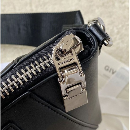 Replica di lusso Borse Imitazioni Givenchy Antigona piccola Nero Imitazioni Cloni Borse Imitazioni Givenchy Antigona piccola Nero firmate