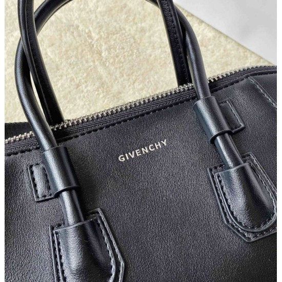 Replica di lusso Borse Imitazioni Givenchy Antigona piccola Nero Imitazioni Cloni Borse Imitazioni Givenchy Antigona piccola Nero firmate
