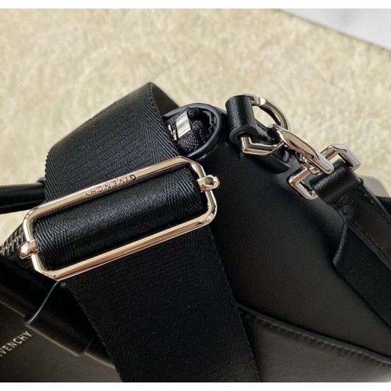 Replica di lusso Borse Imitazioni Givenchy Antigona piccola Nero Imitazioni Cloni Borse Imitazioni Givenchy Antigona piccola Nero firmate