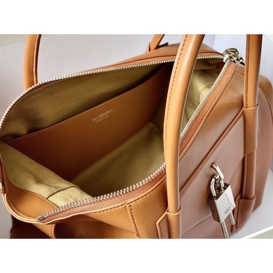 Replica di lusso Borsa Givenchy Antigona media con chiusura morbida marrone Imitazioni Cloni Borsa Givenchy Antigona media con chiusura morbida marrone firmate